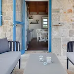 Stonehouse Milan * Ražanac
