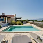 Stonehouse Milan Tatil Evi Ražanac