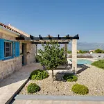 Stonehouse Milan Tatil Evi *
