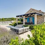 Tatil Evi Stonehouse Milan Ražanac
