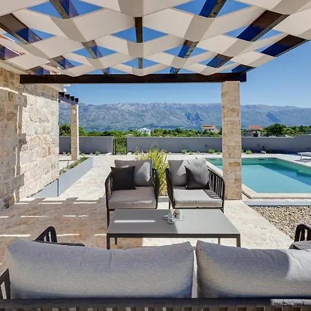 Stonehouse Milan Casa de Férias