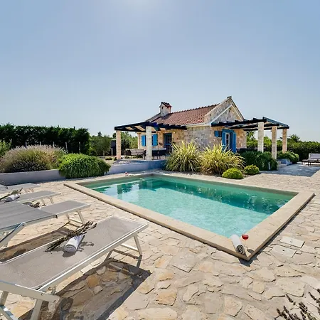 Stonehouse Milan Ražanac