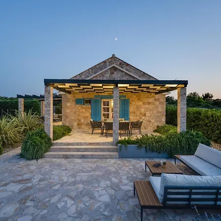 Stonehouse Milan Nyaraló