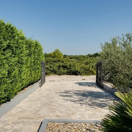 Stonehouse Milan Nyaraló Ražanac