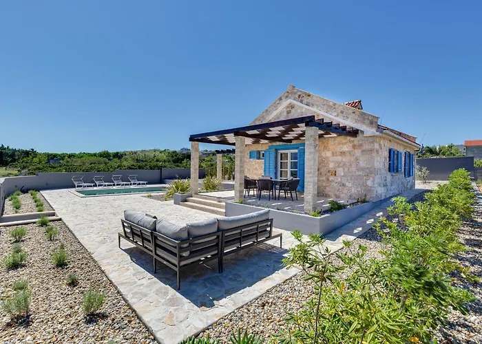 Stonehouse Milan 度假居 Ražanac