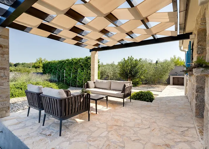 Stonehouse Milan * Ražanac