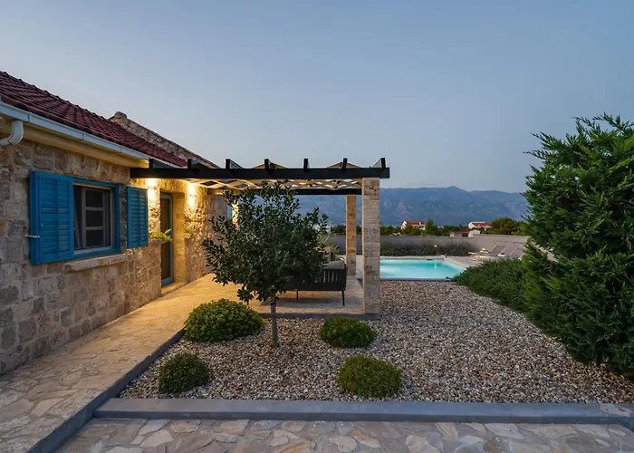Stonehouse Milan Ražanac