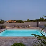 בית נופש Stonehouse Milan
