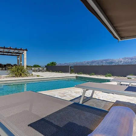 Stonehouse Milan Holiday home *