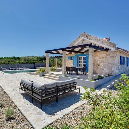 Stonehouse Milan Holiday home Razanac