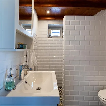 Stonehouse Milan Razanac