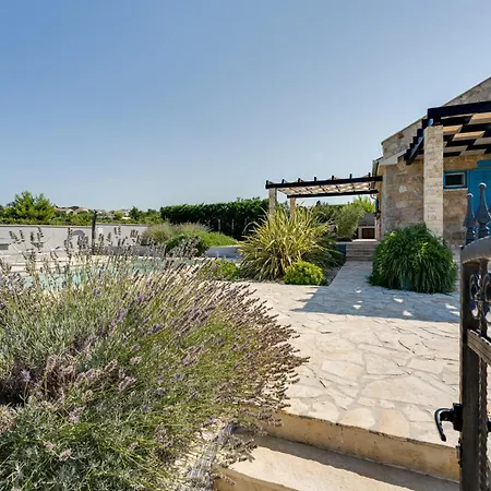 Stonehouse Milan Holiday home Razanac