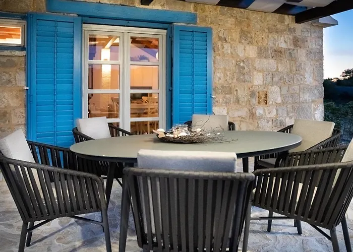 Stonehouse Milan * Ražanac