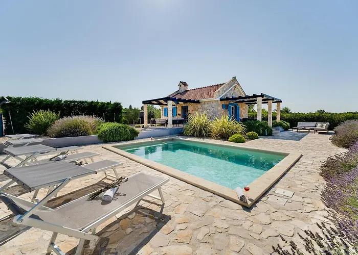 Stonehouse Milan Razanac